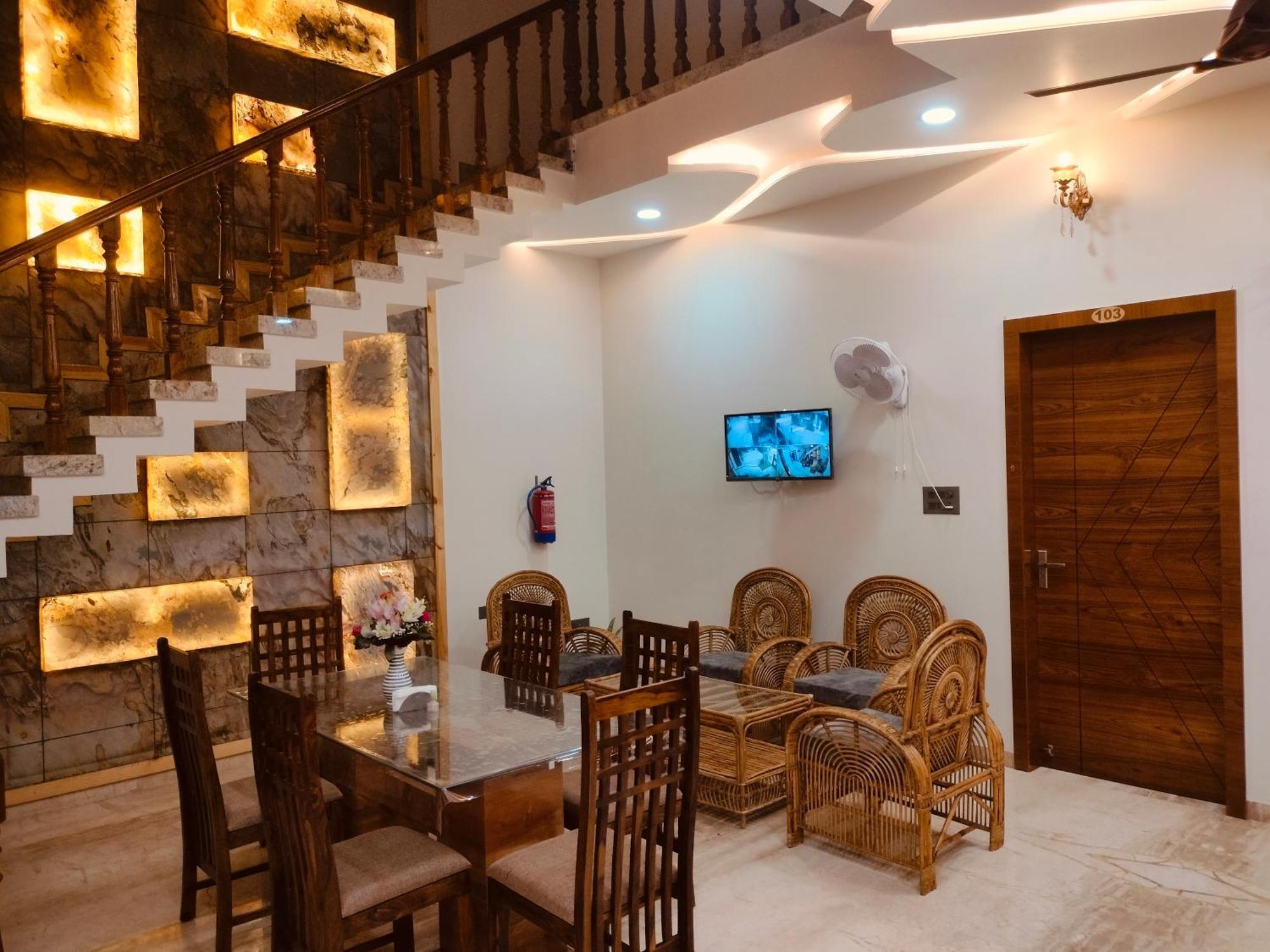 Amritam Palace A Luxury Ac Home Stay Ringas Luaran gambar