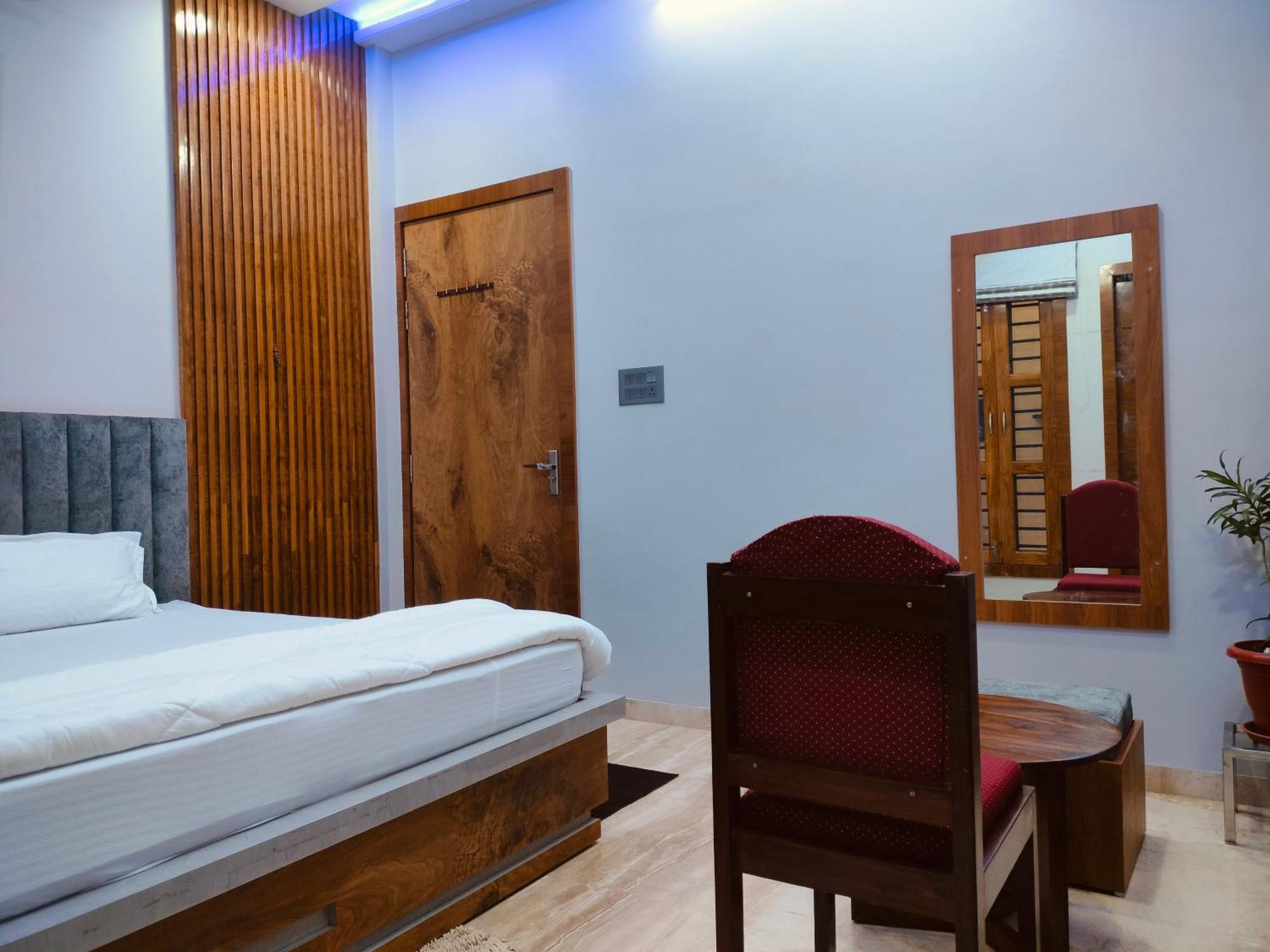 Amritam Palace A Luxury Ac Home Stay Ringas Luaran gambar